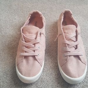 Steve Madden Brennan Sneakers size 9